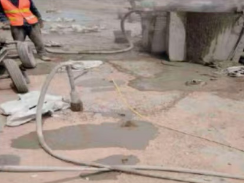 苍南水泥混凝土路面板底注浆技术 路面脱空注浆整治方案